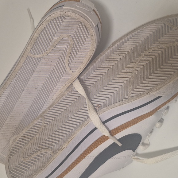 Nike Women's White and Black Sneakers 7.5 - Picture 5 of 8